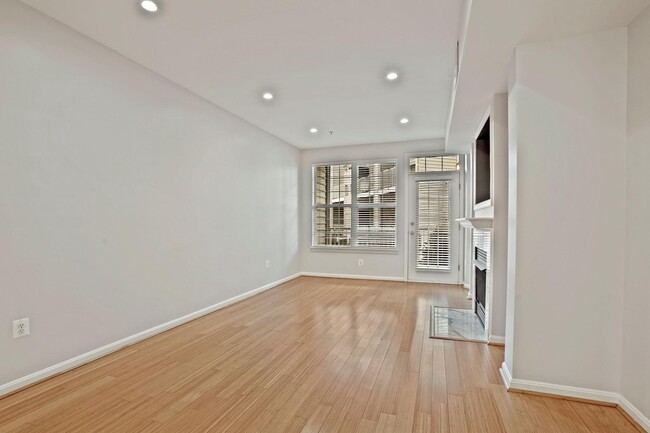 Building Photo - 2651 Park Tower Dr