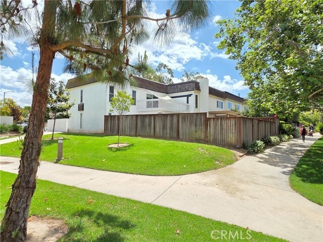 Building Photo - 20 Senisa