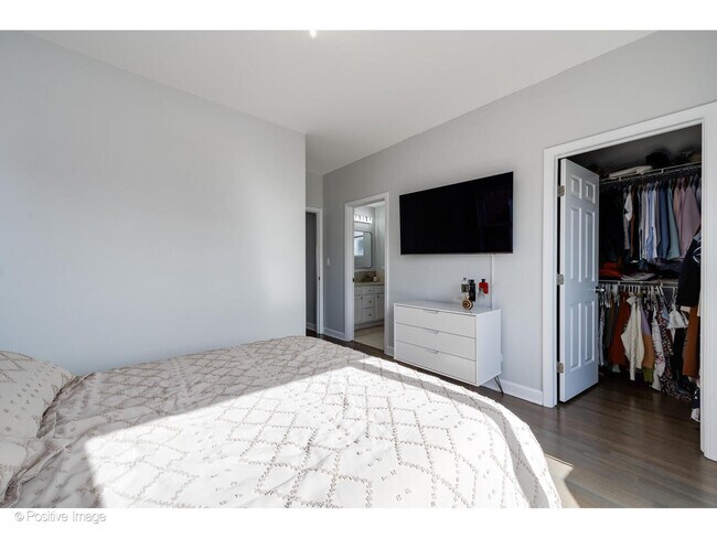 Building Photo - 2401 W Lexington St