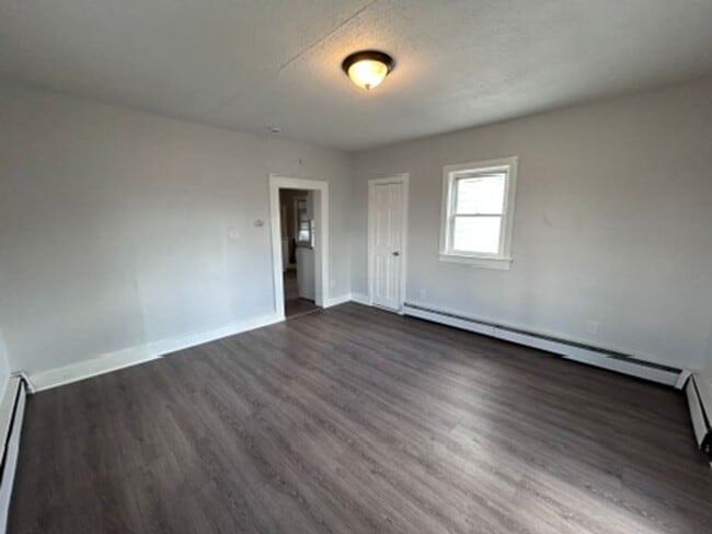 Building Photo - 221 Fairview St