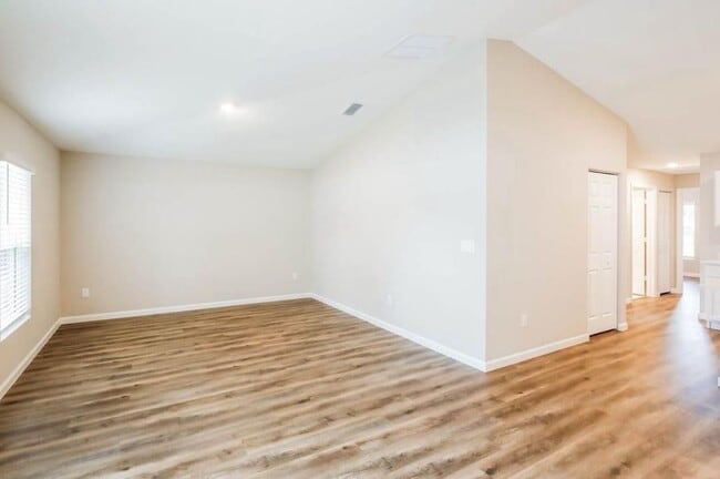 Building Photo - 1701 SW Airoso Blvd