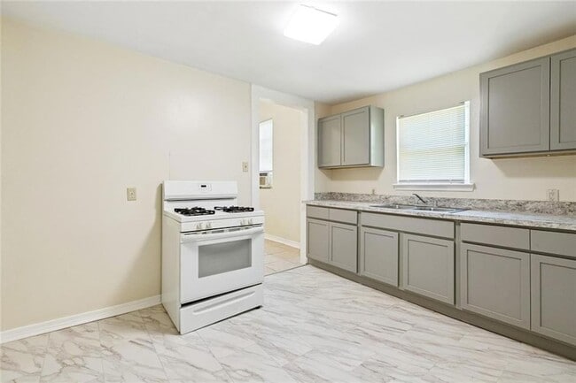 Building Photo - 2215 N Galvez St