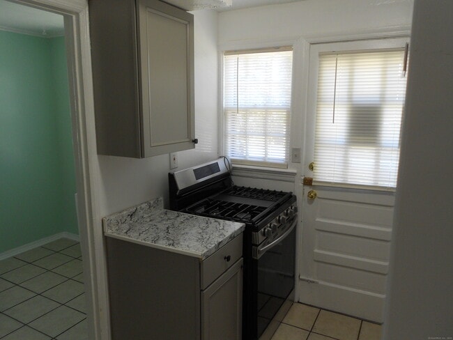 Building Photo - 18 Bridge St