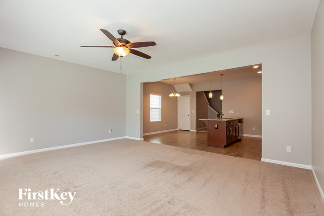Building Photo - 8120 Dumphries Dr