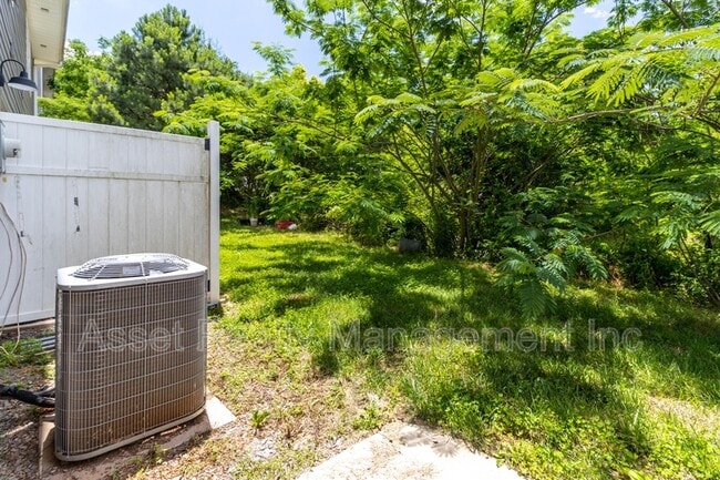Building Photo - 931 Warrior Hill Dr