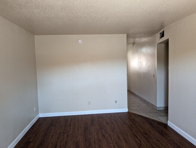 Building Photo - University Triplex