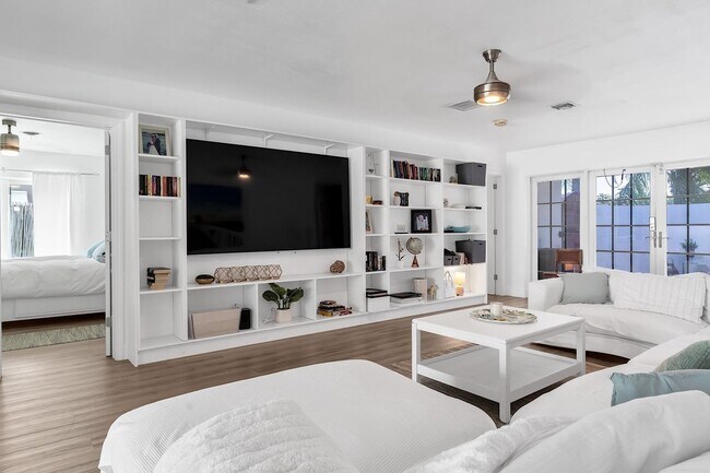 Building Photo - 2233 SE 15th St