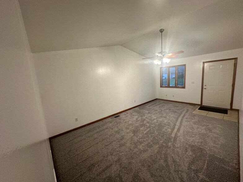 Large Front Living Room - 2721 Blossom Ave