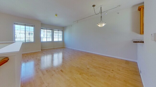 Building Photo - 909 Adams St