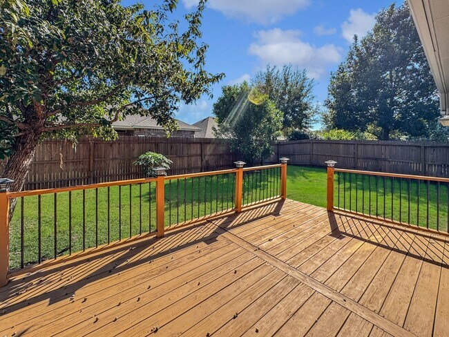 Building Photo - 9002 Monument Parke