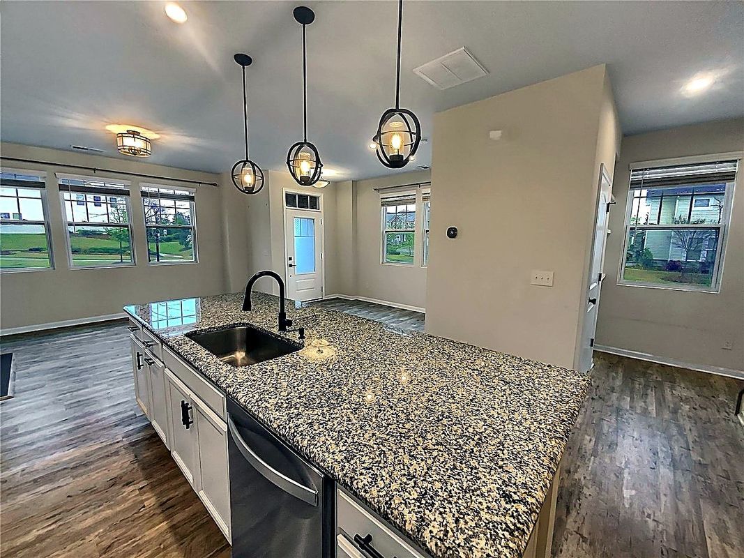 Building Photo - 11052 Chalkbark Ln