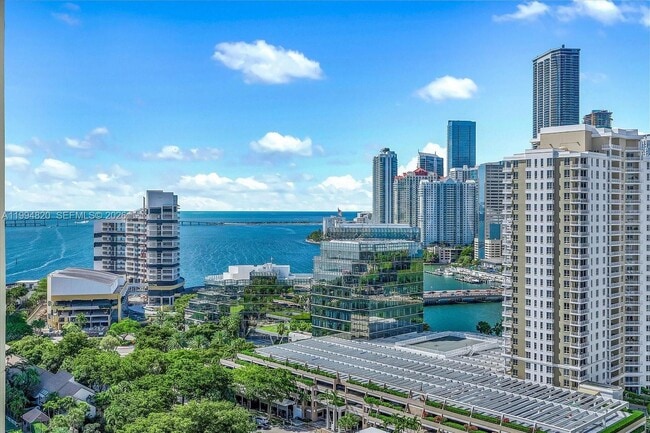 Building Photo - 888 Brickell Key Dr