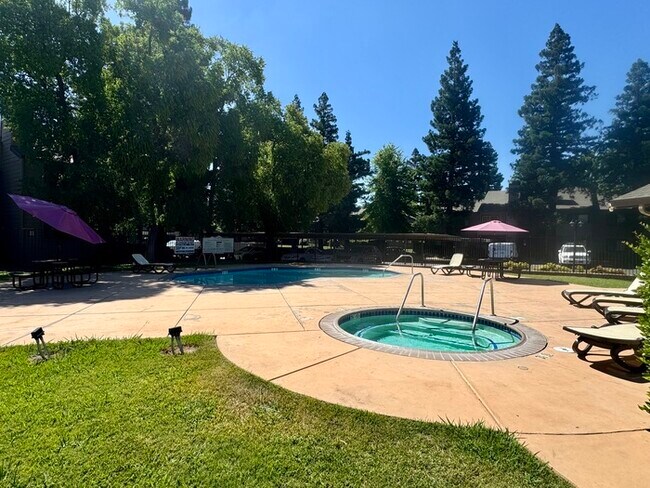Building Photo - Charming 1 bedroom, 1 bathroom condo in Sacramento
