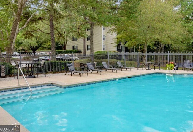 Building Photo - 9200 Roberts Dr