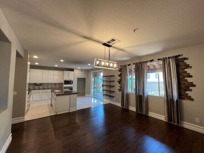 Building Photo - 13539 Whipple St