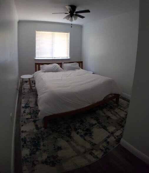 Building Photo - 2756 Sunset Strip Dr