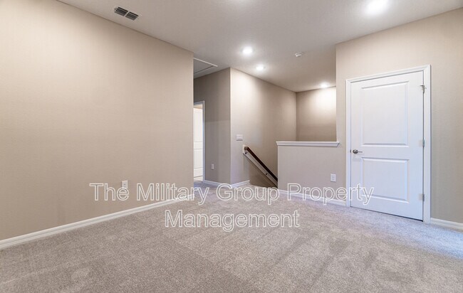 Building Photo - 246 Cherry Elm Dr