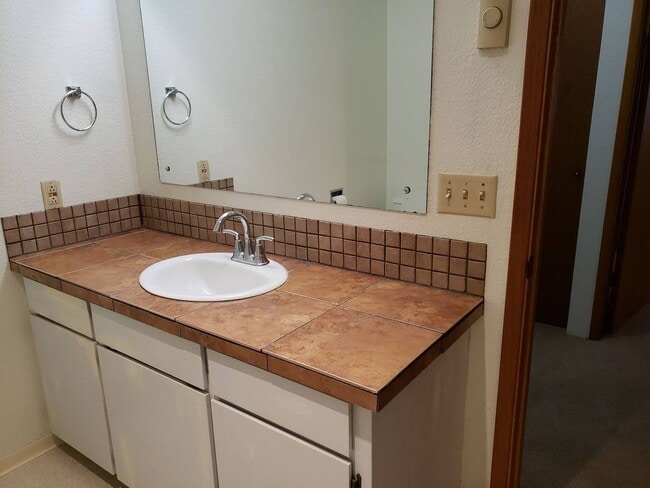 Building Photo - 2005 NE Terre View Dr