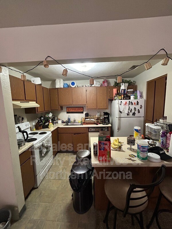 Building Photo - 1200 S Riordan Ranch St