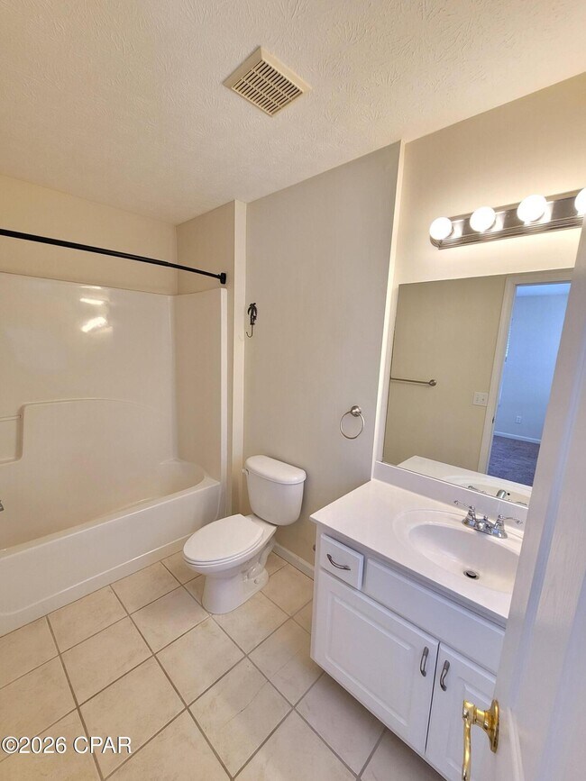 Building Photo - 4008 Crescent Dr