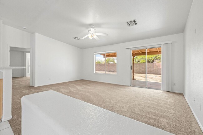 Building Photo - Nice Rita Ranch Home - Vail School District
