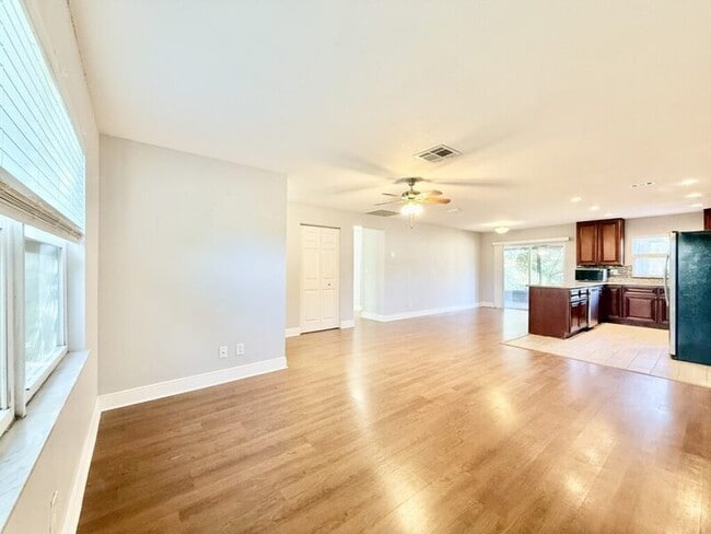 Building Photo - 6475 Cedarbrook Dr