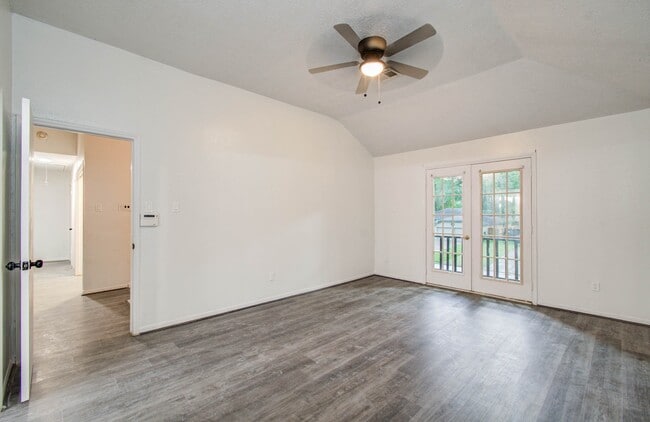 Building Photo - 5006 Village Springs Dr