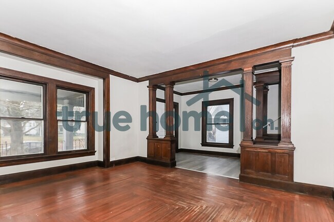 Building Photo - 1249 Everett Dr