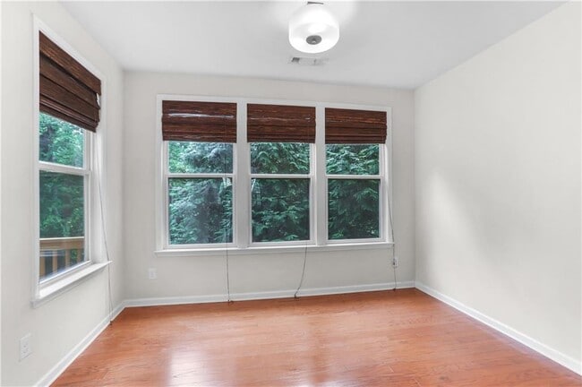 Building Photo - 4239 Laurel Creek Ct SE