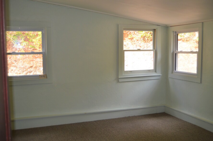 rear bedroom - 7009 Greenville Hwy