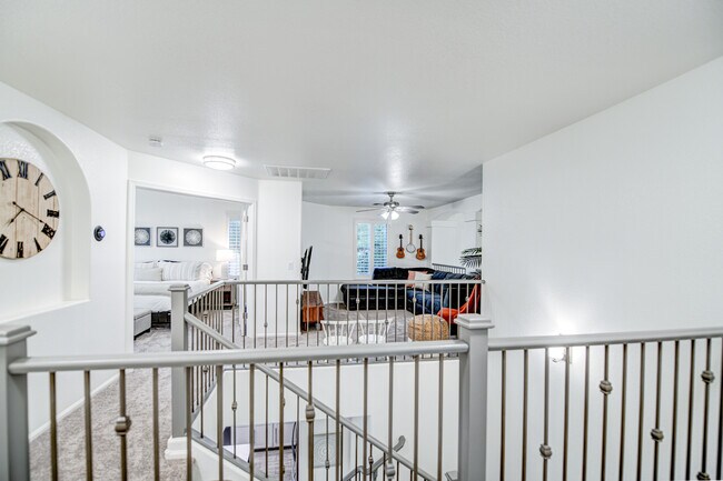 Loft - 4222 E Bonanza Rd