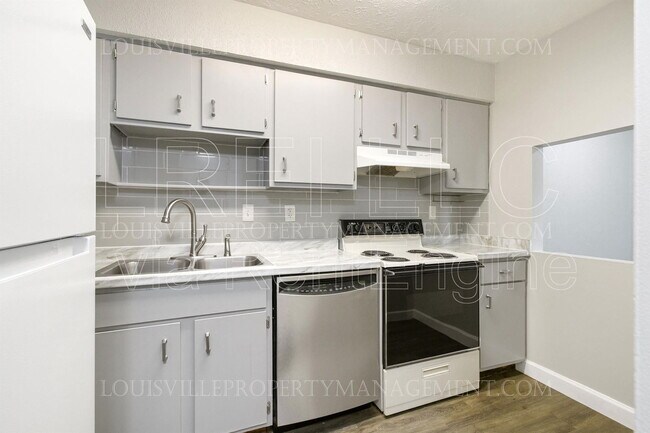 Building Photo - 7096 Wildwood Cir