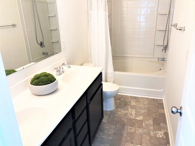 Ensuite for Primary Bedroom - 113 Brookshire Ln