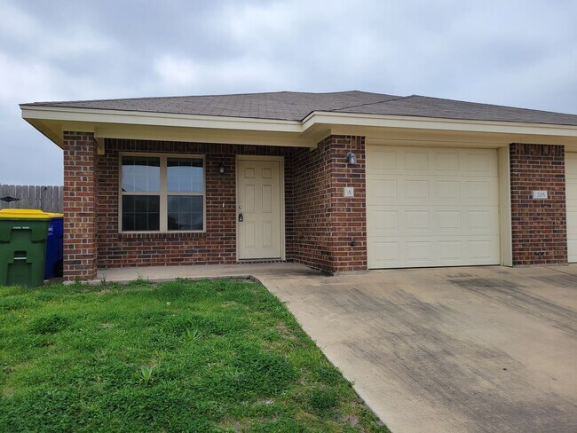 Primary Photo - 207 Coby Dr