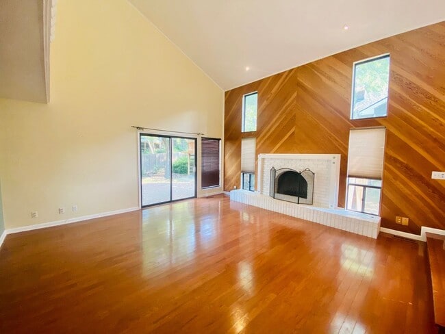Building Photo - {13042} Contemporary in Lenexa + Fenced Ya...