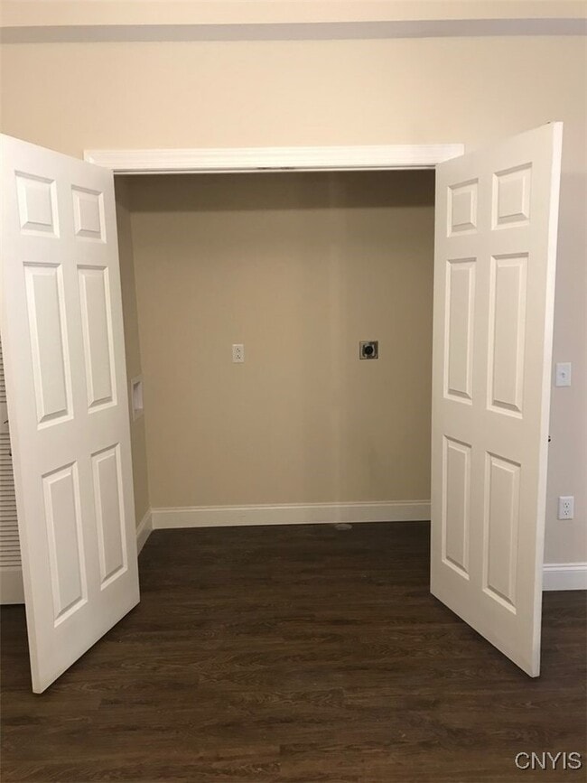 Building Photo - 224 Chapel St