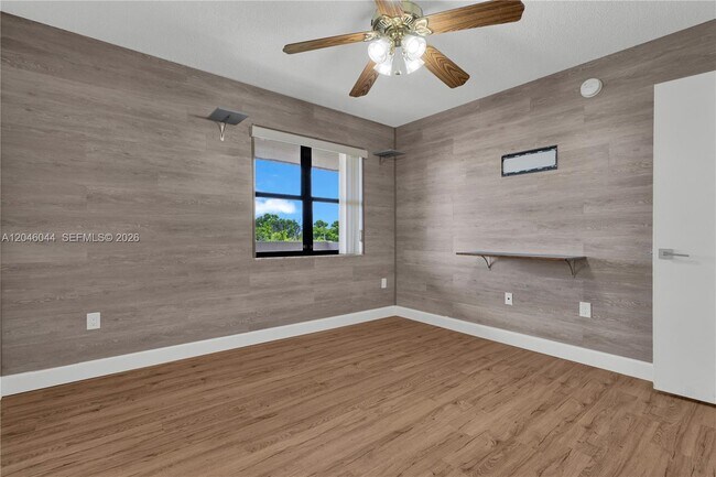 Building Photo - 1121 SW 122nd Ave