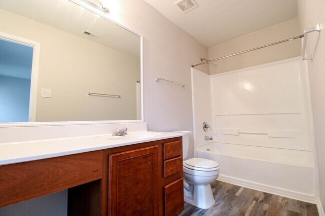 Building Photo - 511 Mathis Mdw