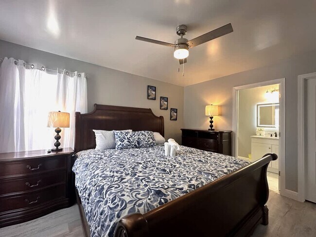 Building Photo - 421 Cabello Dr