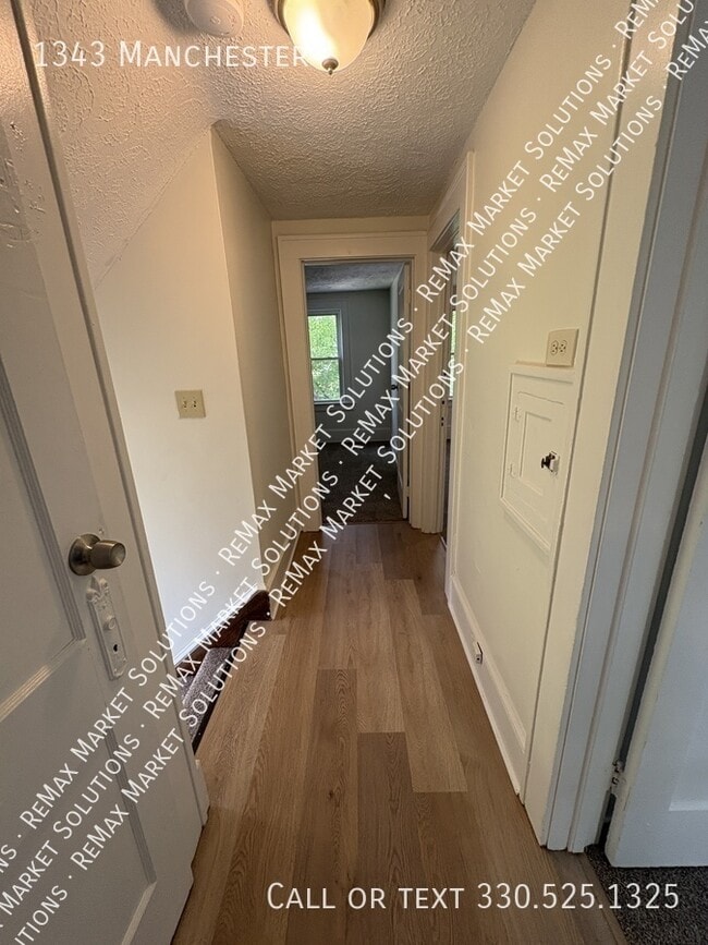 Building Photo - 1343 Manchester-