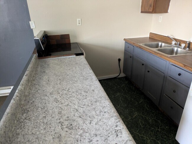 Building Photo - 1001 S Pittenger Rd