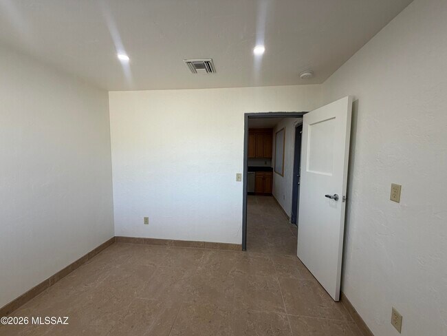 Building Photo - 1741 N 6th Ave