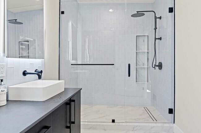 Building Photo - 46 Vernon St