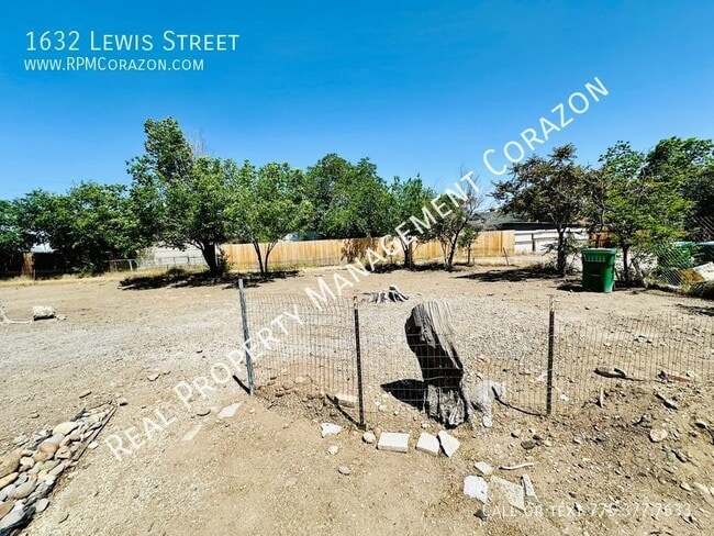 Building Photo - 1632 Lewis St
