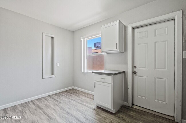 Building Photo - 528 E Pierson St