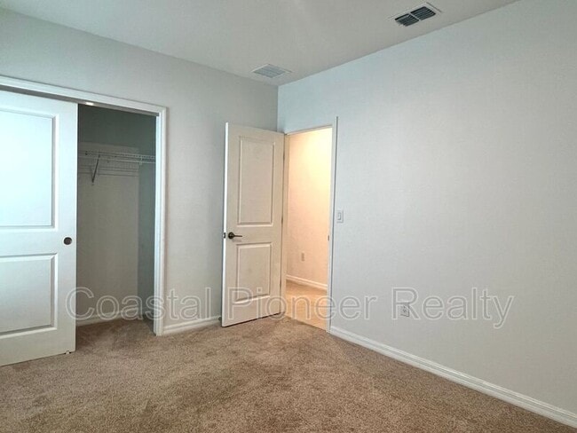 Building Photo - 5569 Tranquila Ln