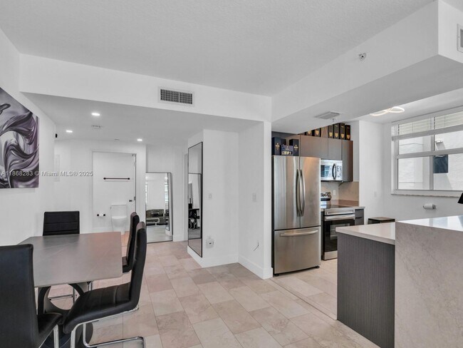 Building Photo - 1250 N Miami Ave