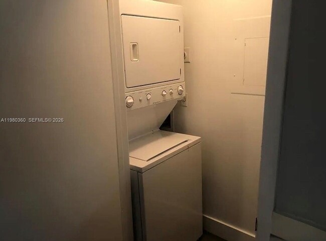 Building Photo - 9999 Summerbreeze Dr