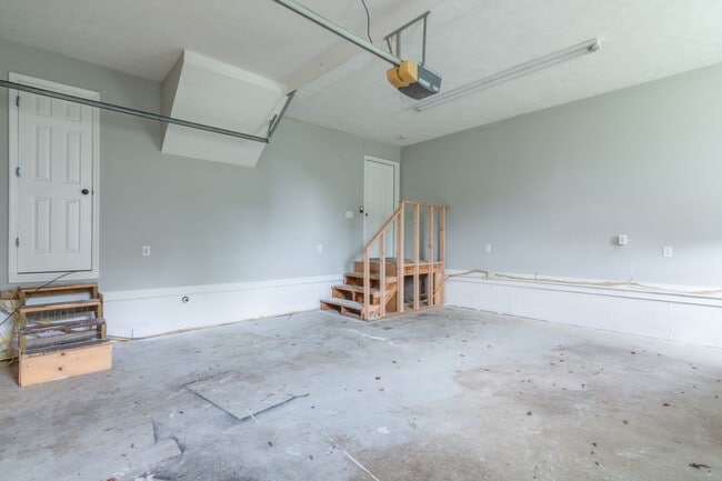 Building Photo - 3 Bed, 2 Bath, 2350sqft, 5.86acres