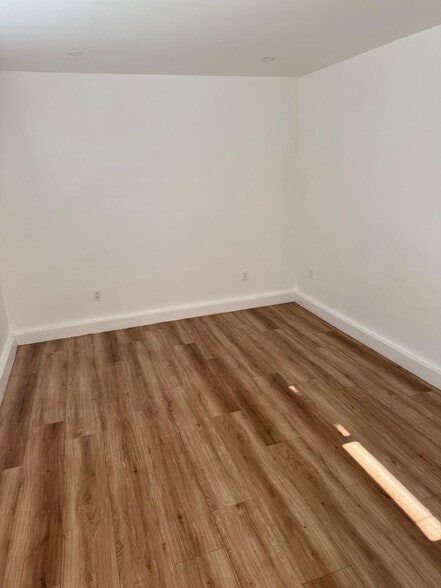 Building Photo - 6624 1/2 Blewett Ave